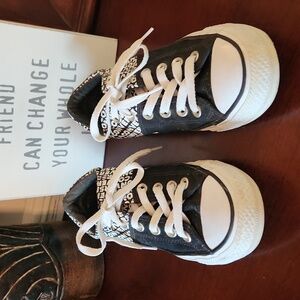 Converse Womens CTAS Madison Wordmark 2.0 565447F Black Running Shoes Size 7